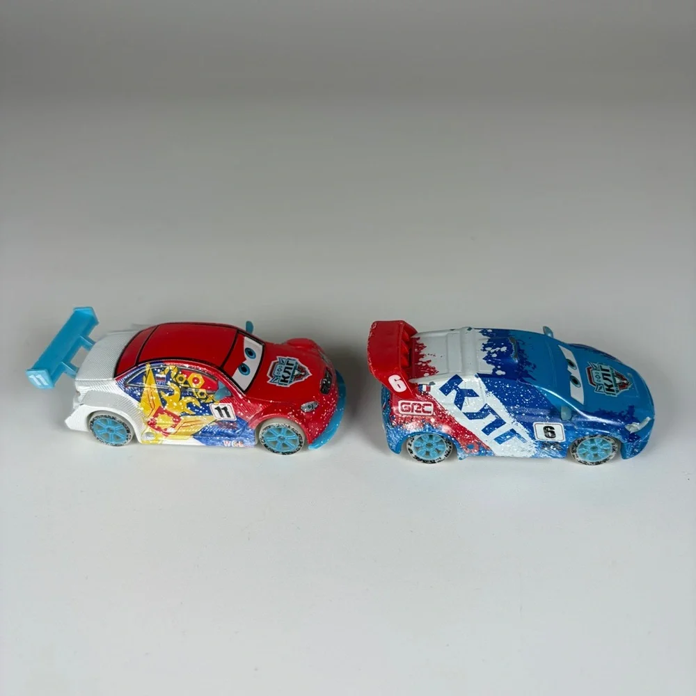 Disney / Pixar CARS Ice Racers Die-Cast Cars Vitaly Petrov & Raoul Caroule Set 2